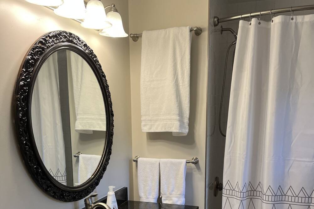 Photo of Bathroom in Feronia