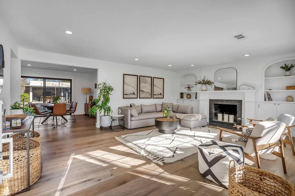 Photo of Livingroom in St. Helena