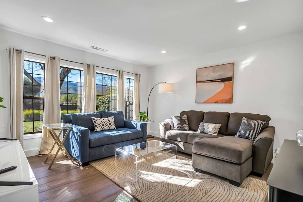 Photo of Livingroom in St. Helena