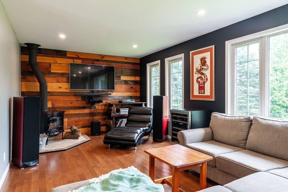 Photo of Livingroom in Central Huron