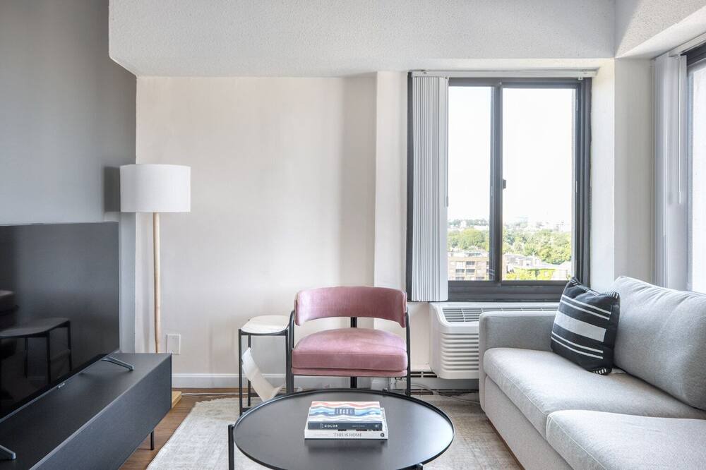 Photo of Livingroom in Mid-Cambridge