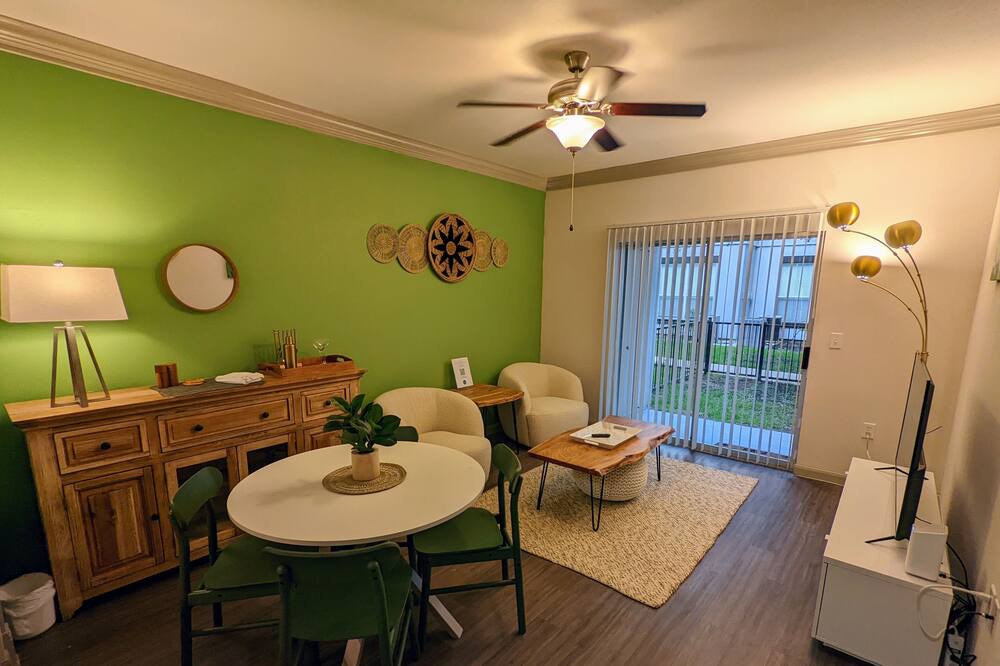 Photo of Livingroom in Nassau Bay