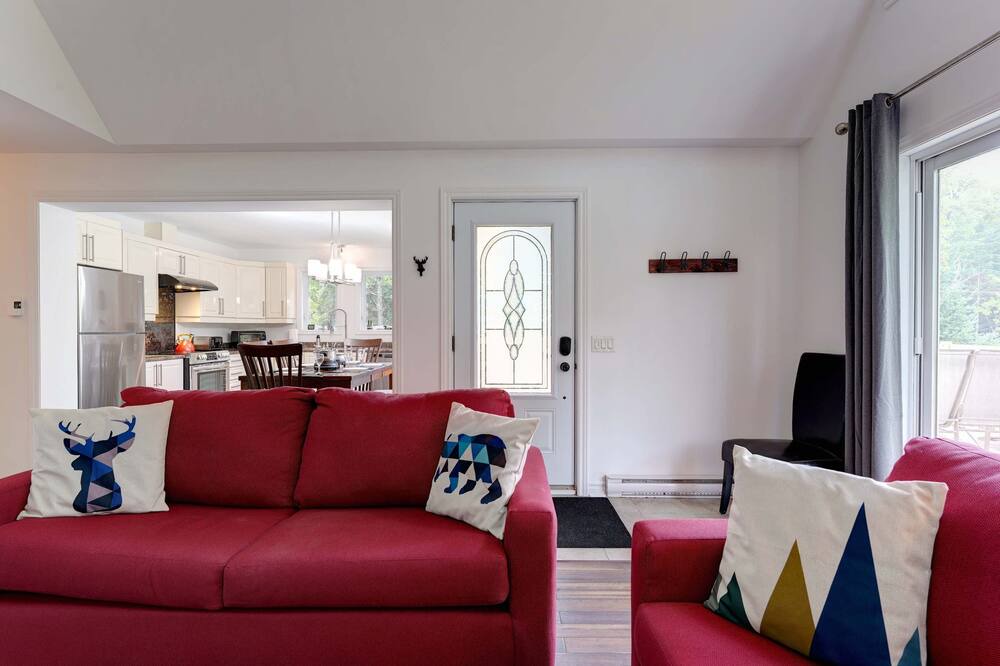 Photo of Livingroom in Lac-Swell