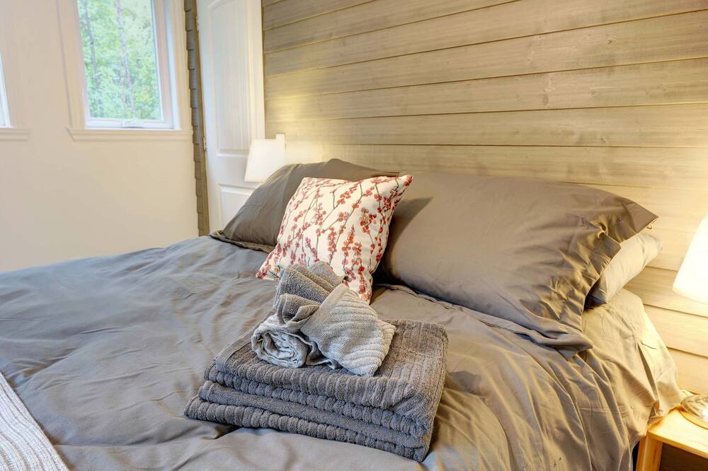 Photo of Bedroom in Lac-Swell