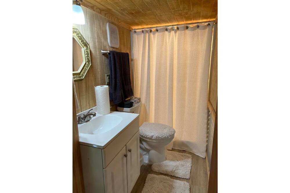 Photo of Bathroom in Schuyler