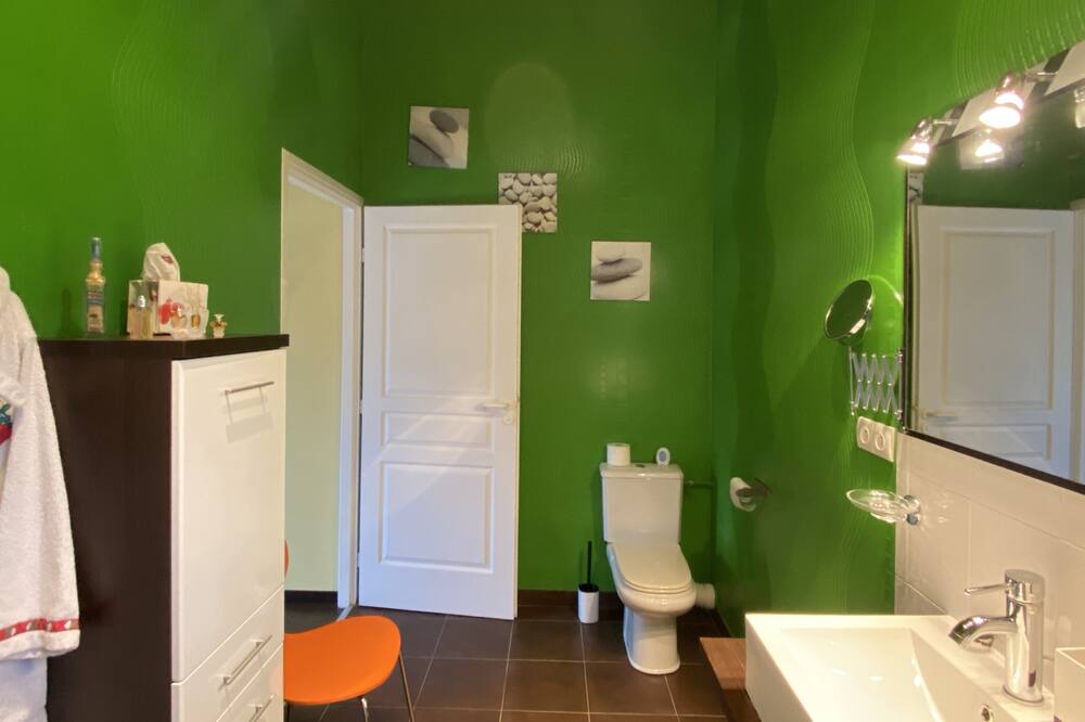 Photo of Bathroom in Gembrie
