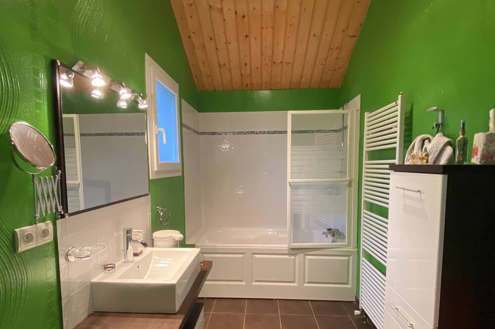 Photo of Bathroom in Gembrie