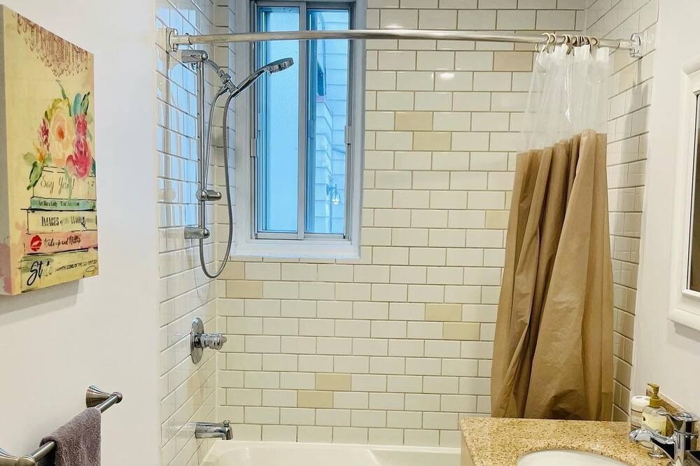 Photo of Bathroom in Saint-Laurent