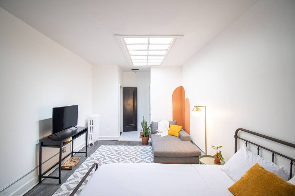 Photo of Bedroom in North Chicago