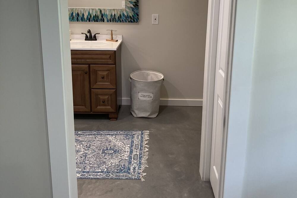 Photo of Bathroom in Whitesburg