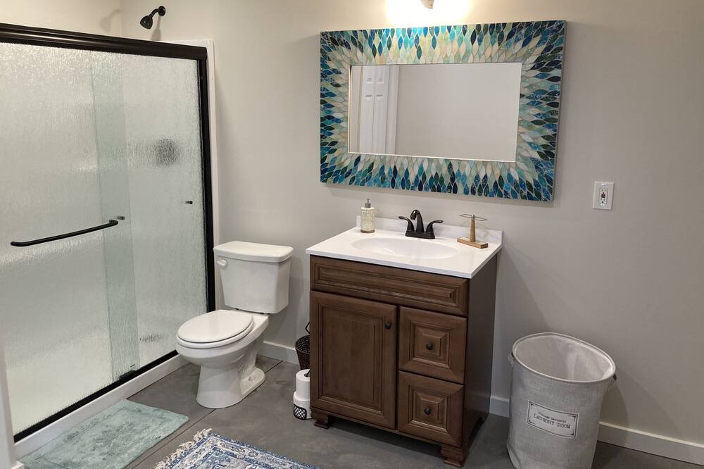 Photo of Bathroom in Whitesburg