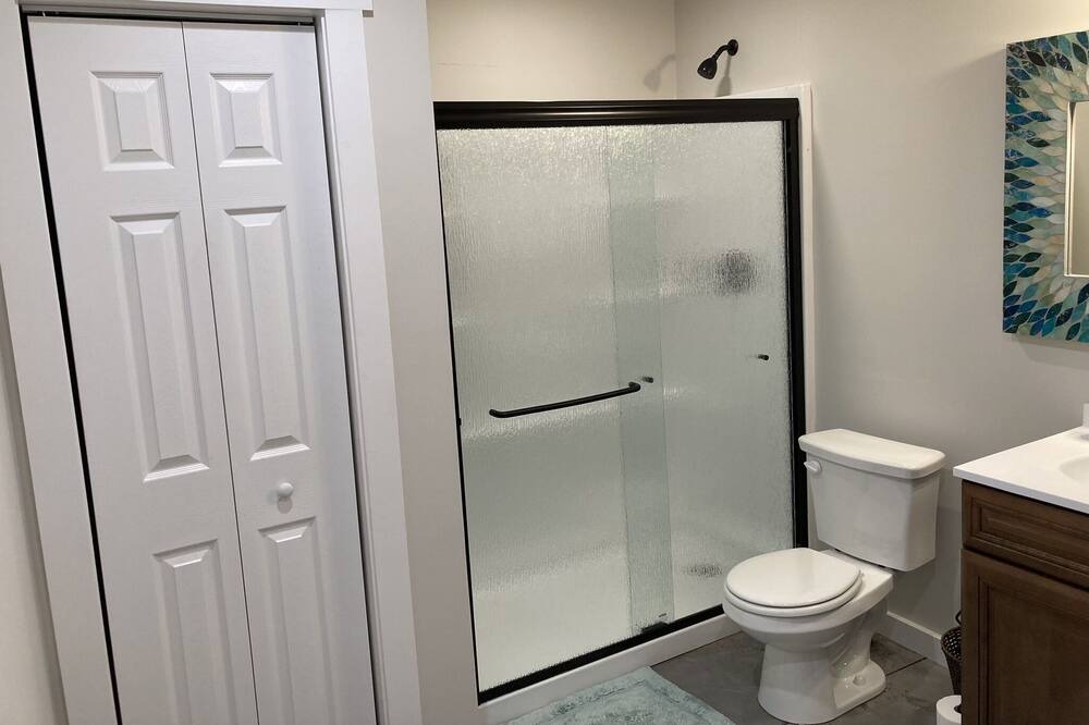 Photo of Bathroom in Whitesburg