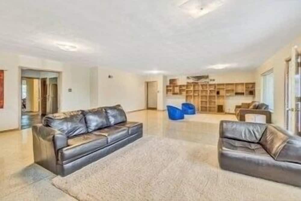 Photo of Livingroom in Lindenwood Park