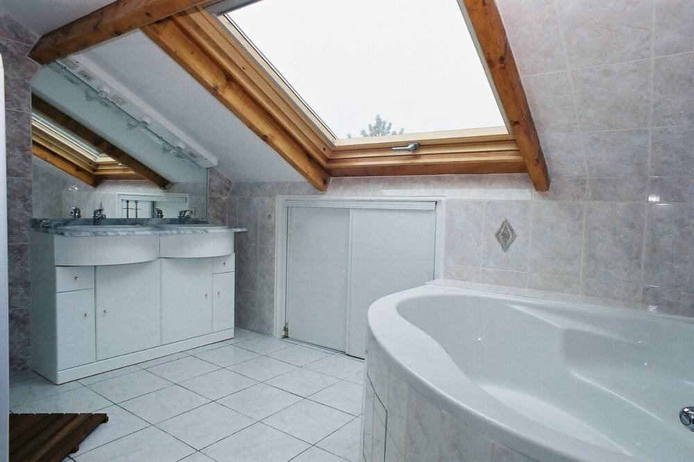 Photo of Bathroom in Etretat