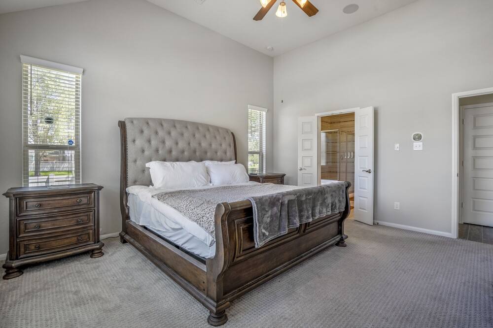 Photo of Bedroom in Pecan Grove