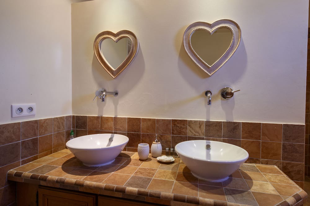 Photo of Bathroom in Montaleigne