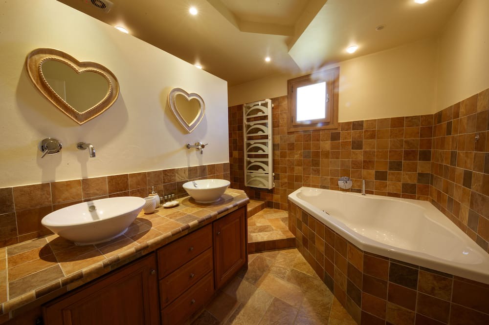 Photo of Bathroom in Montaleigne