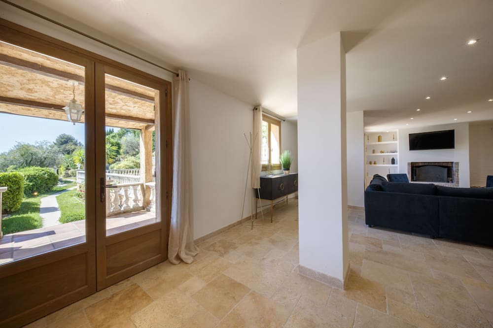 Photo of Livingroom in Montaleigne