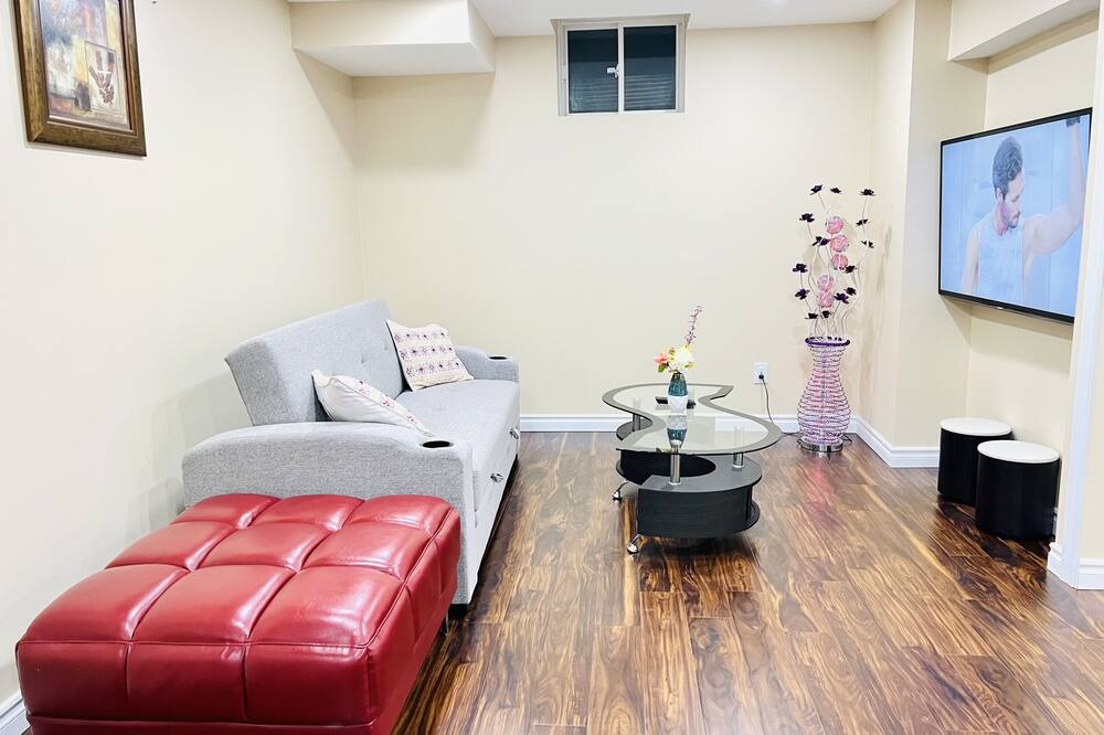 Photo of Livingroom in Pickering