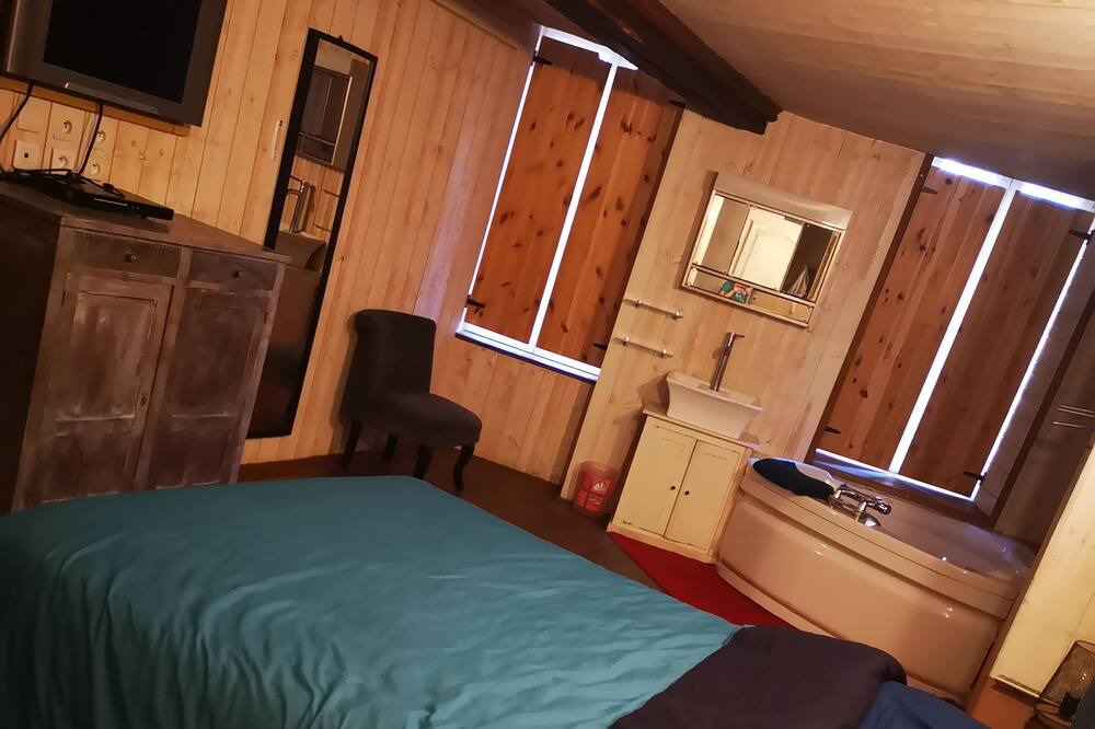 Photo of Bedroom in Saulieu