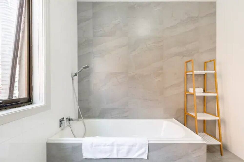 Photo of Bathroom in Caulfield North