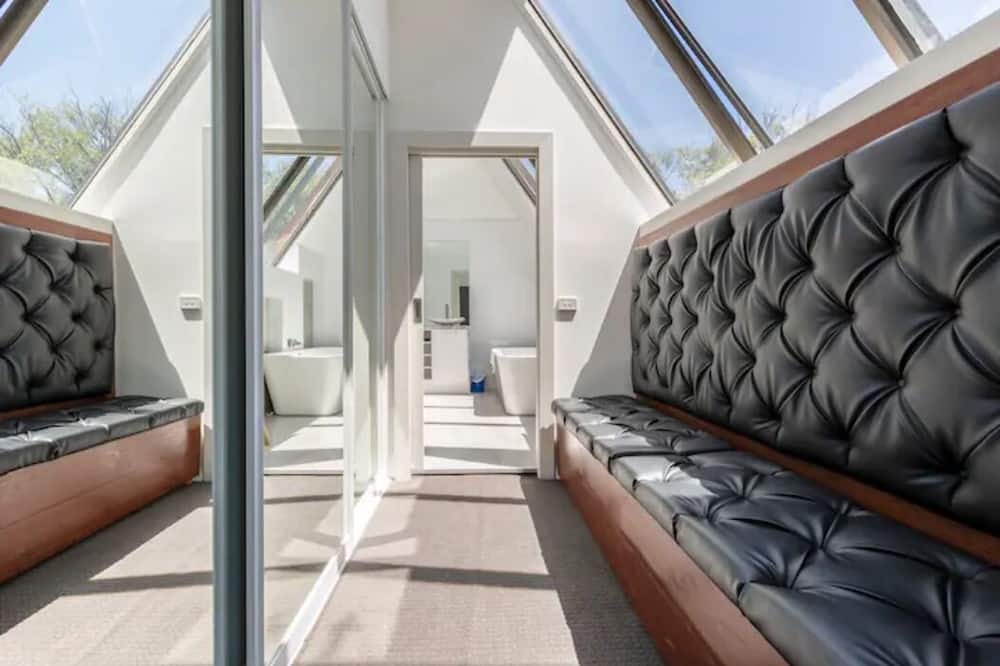 Photo of Livingroom in Caulfield North