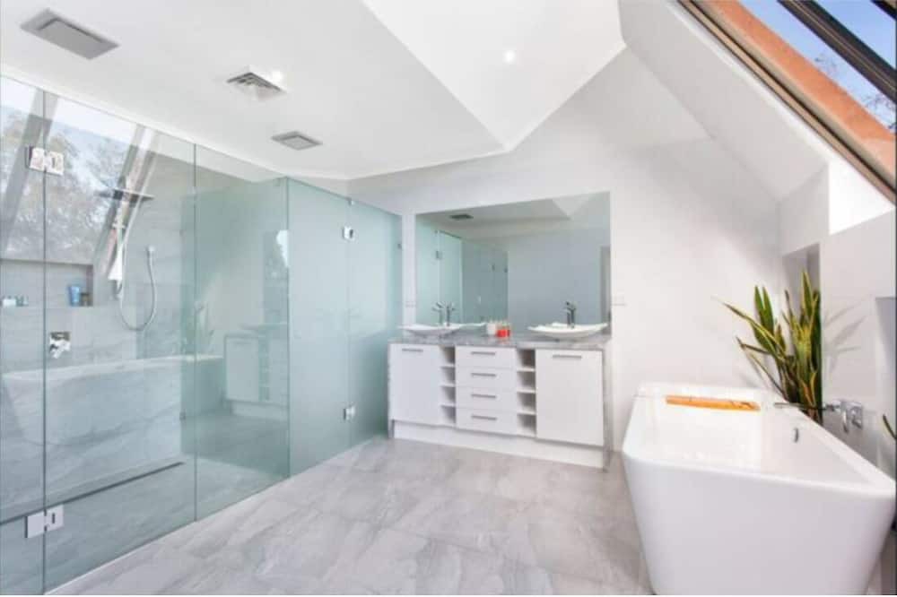 Photo of Bathroom in Caulfield North