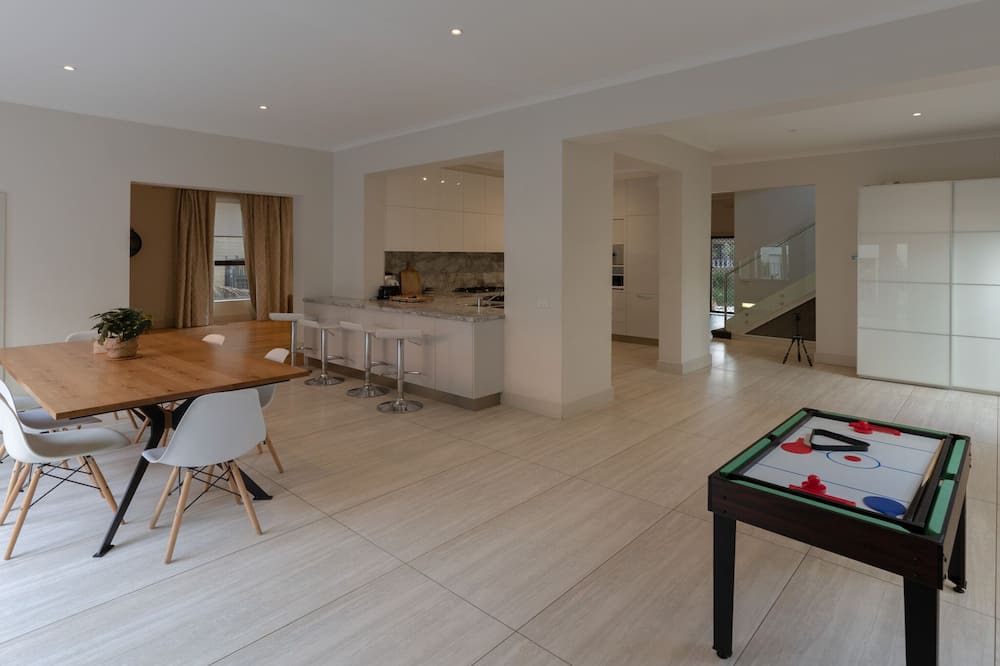 Photo of Livingroom in Caulfield North