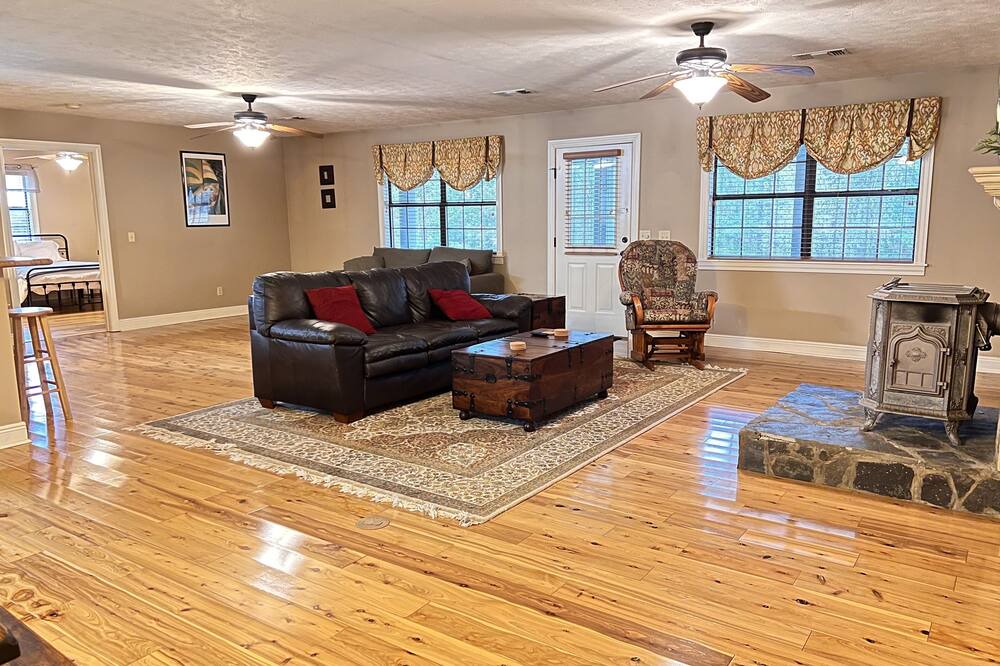 Photo of Livingroom in Pheba