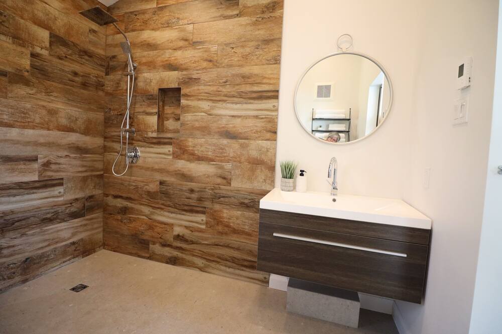 Photo of Bathroom in St-Augustin-de-Woburn