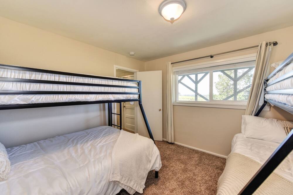 Photo of Bedroom in Apple Hill