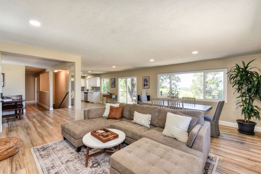 Photo of Livingroom in Apple Hill