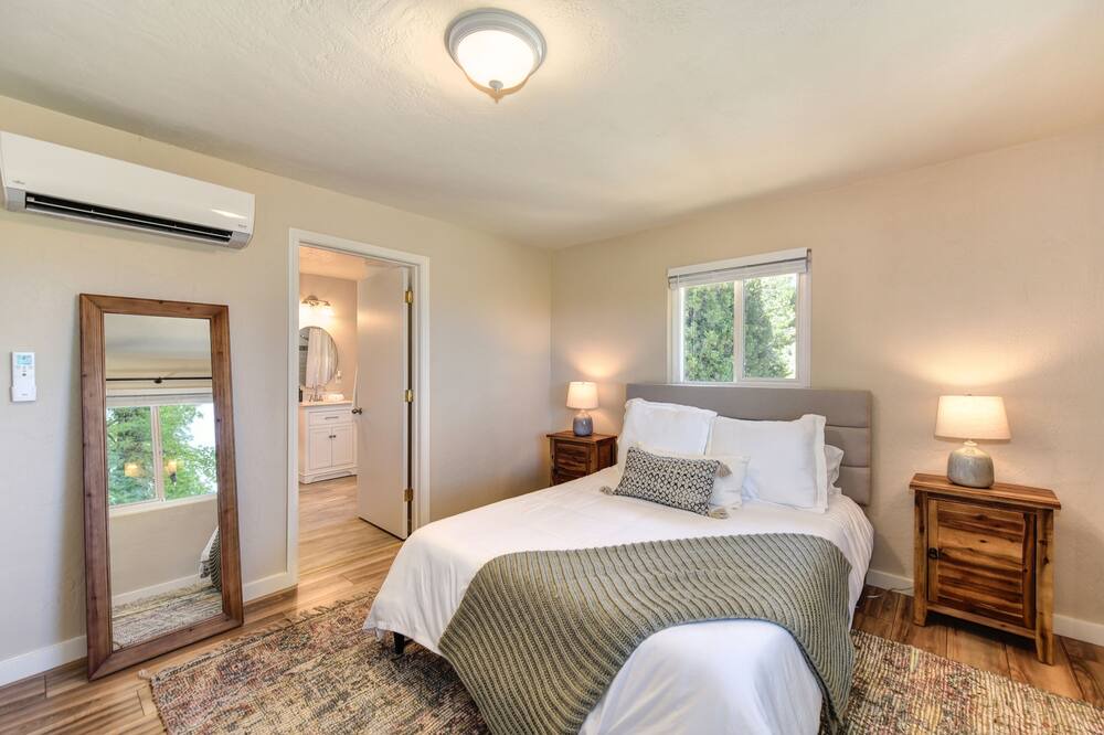Photo of Bedroom in Apple Hill
