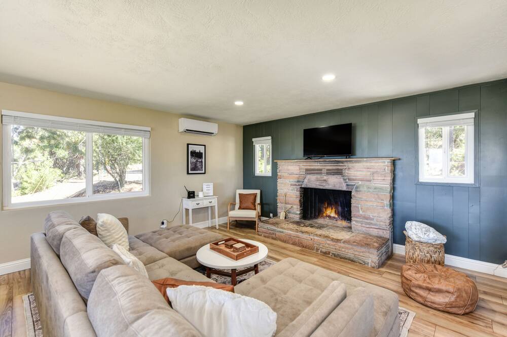 Photo of Livingroom in Apple Hill