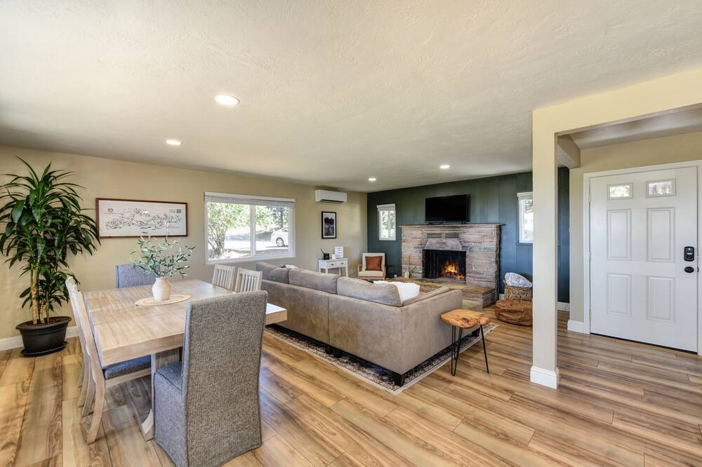 Photo of Livingroom in Apple Hill