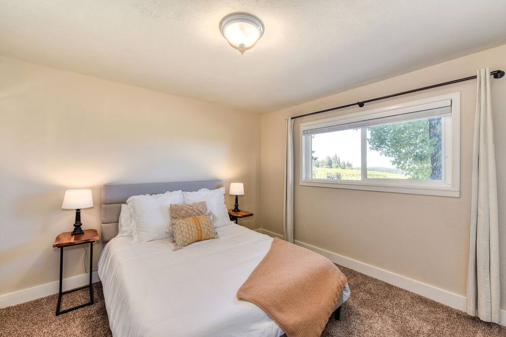 Photo of Bedroom in Apple Hill