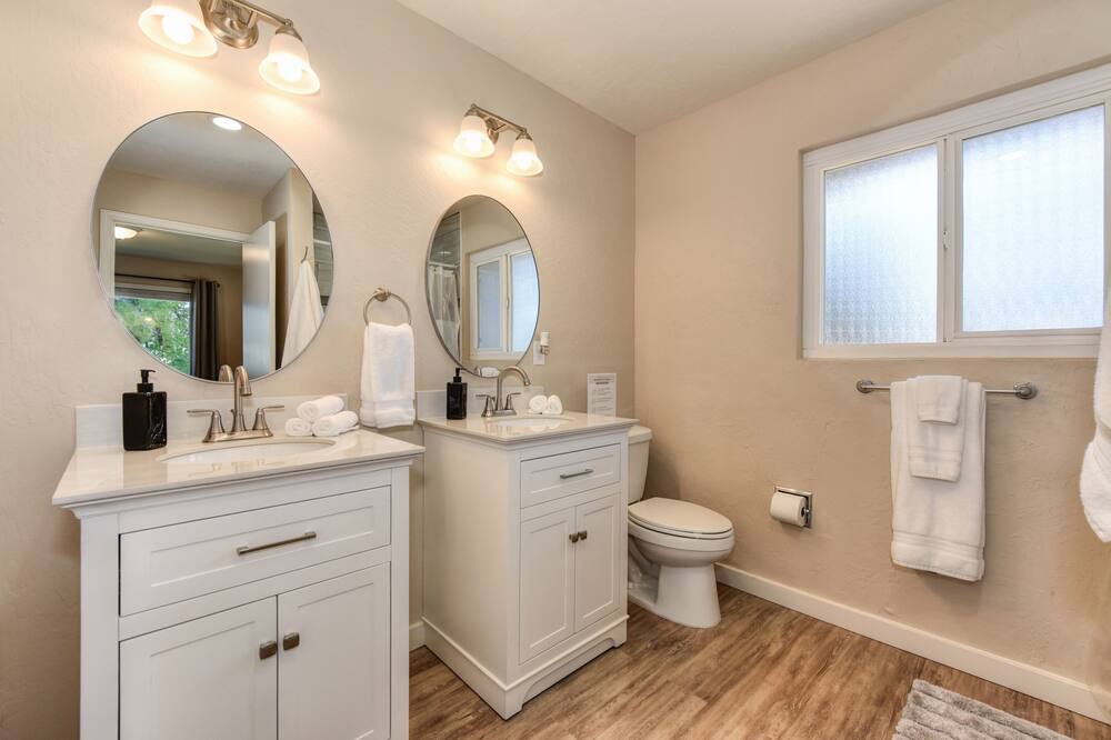 Photo of Bathroom in Apple Hill