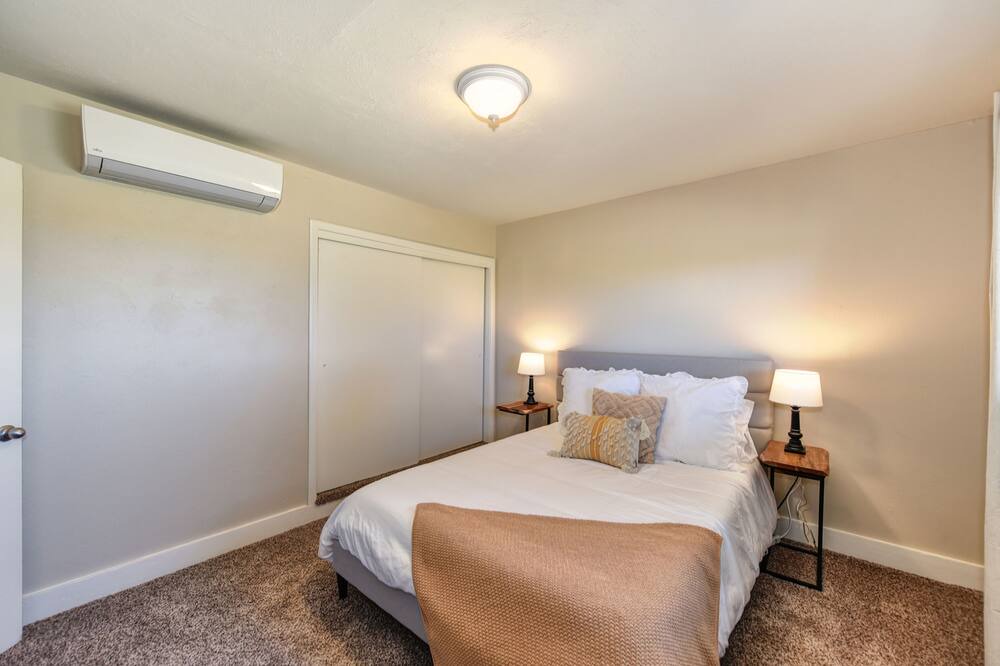 Photo of Bedroom in Apple Hill