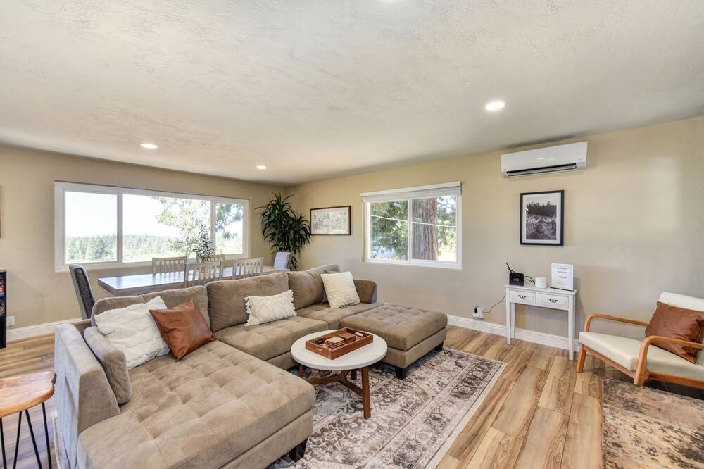 Photo of Livingroom in Apple Hill
