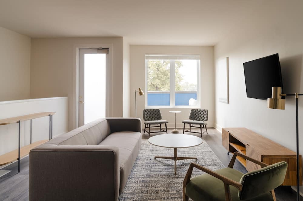 Photo of Livingroom in Five Points