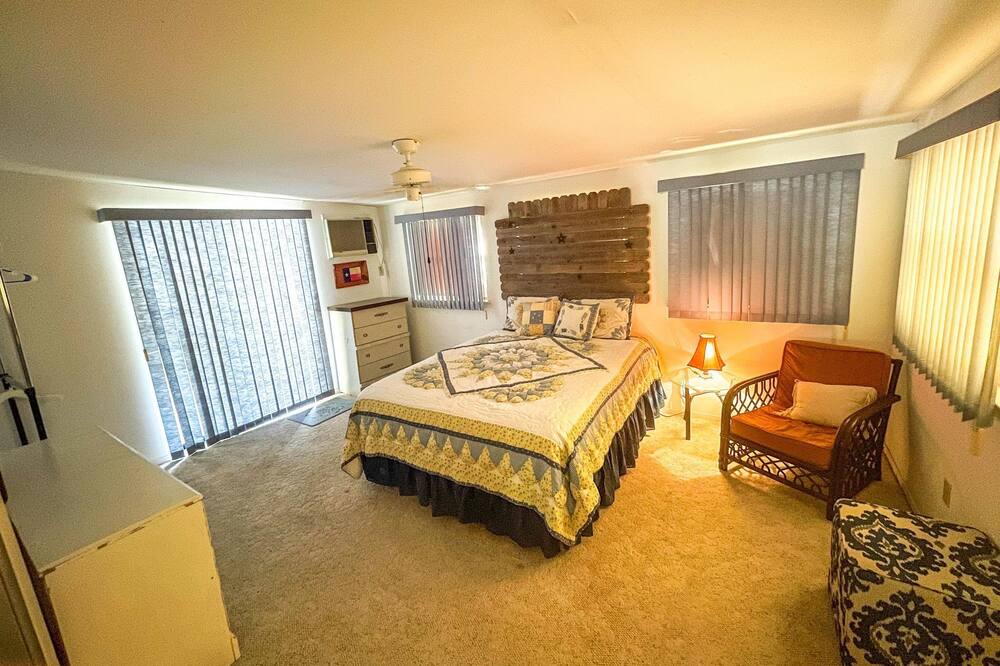 Photo of Bedroom in Brackettville