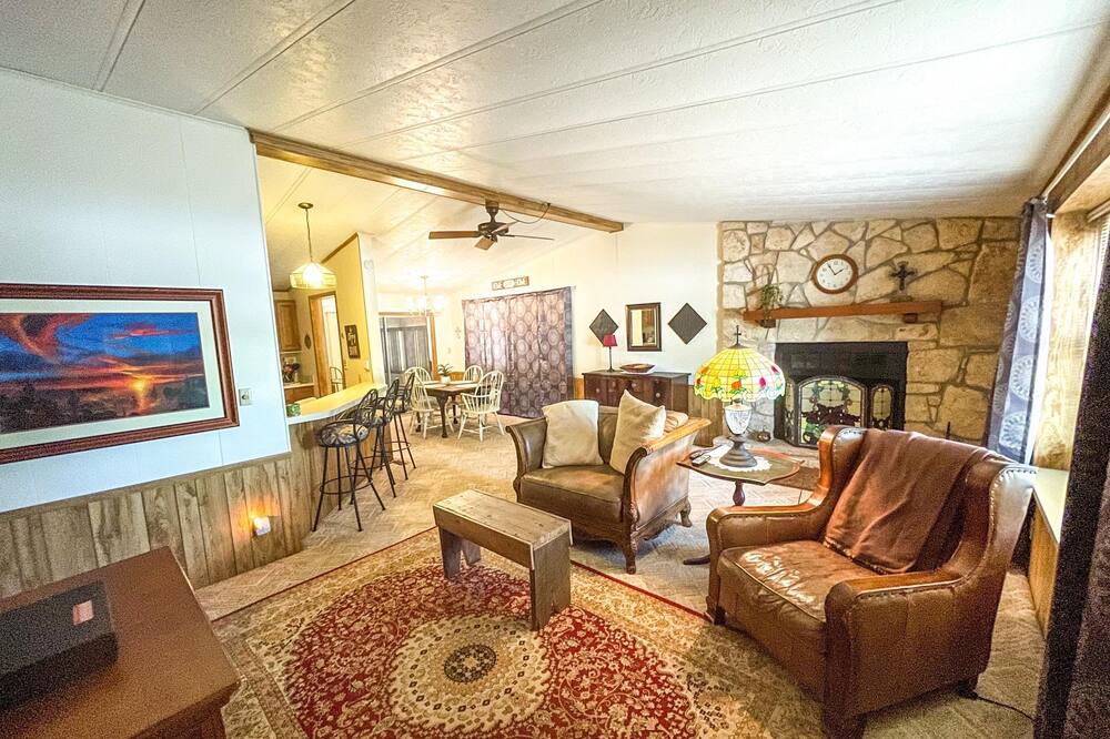 Photo of Livingroom in Brackettville