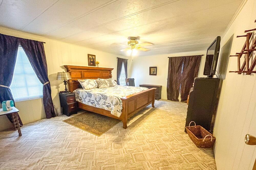Photo of Bedroom in Brackettville