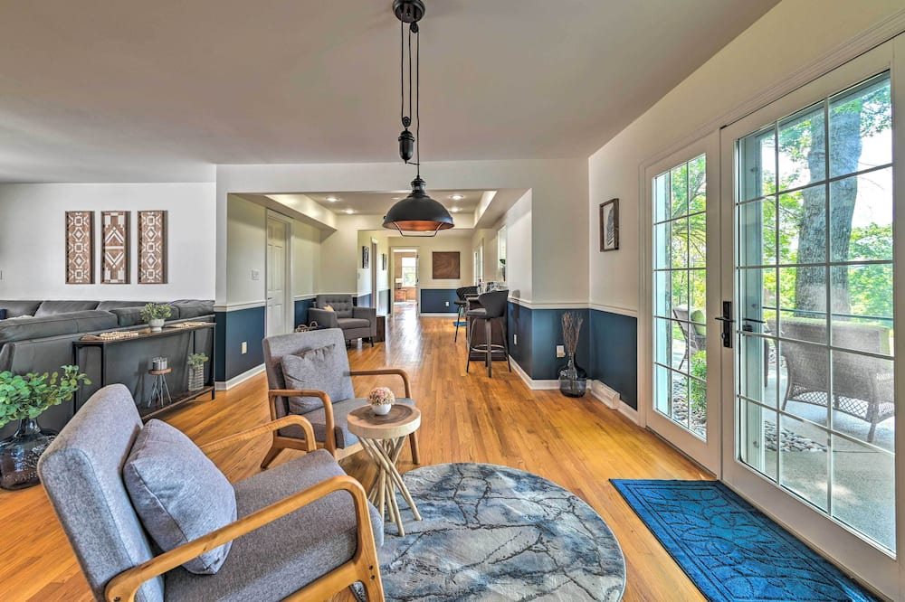 Photo of Livingroom in Central Bridge