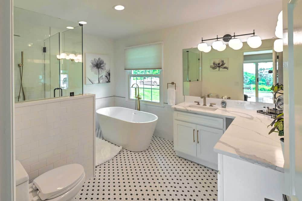 Photo of Bathroom in Central Bridge