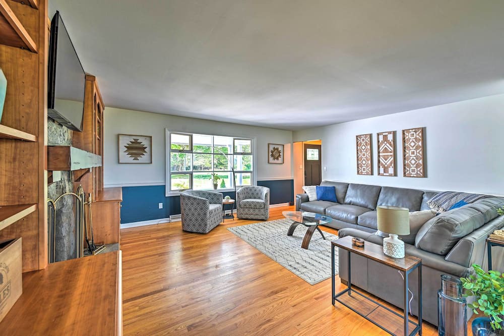 Photo of Livingroom in Central Bridge