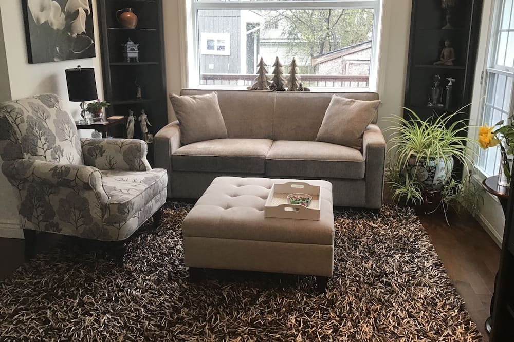 Photo of Livingroom in Napanee