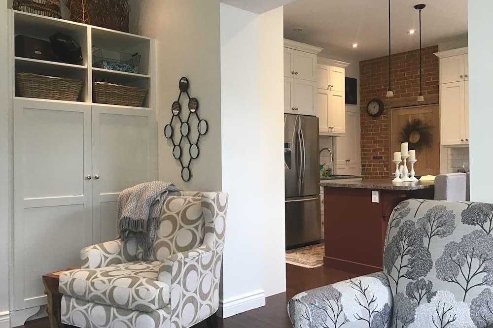 Photo of Livingroom in Napanee