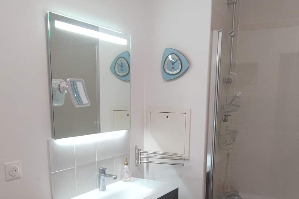 Photo of Bathroom in Le Kremlin-Bicetre