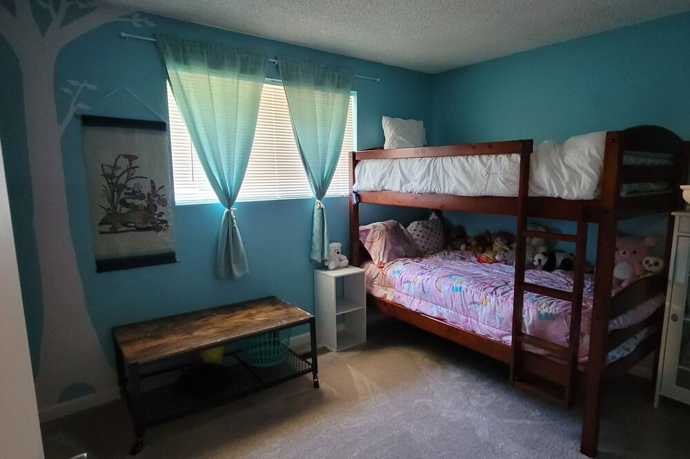 Photo of Bedroom in Oak Harbor